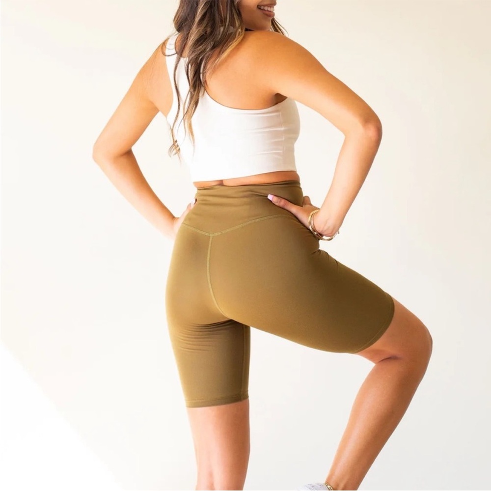 GIRLFRIEND COLLECTIVE High-Rise Seamless Biker Shorts Olive Green Size Small